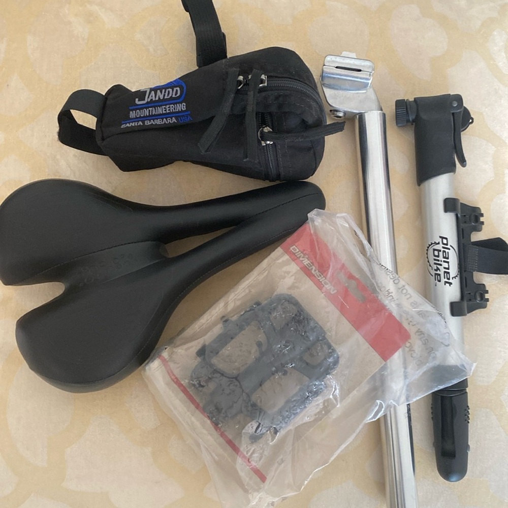 NEW Set of mountain bike accessories